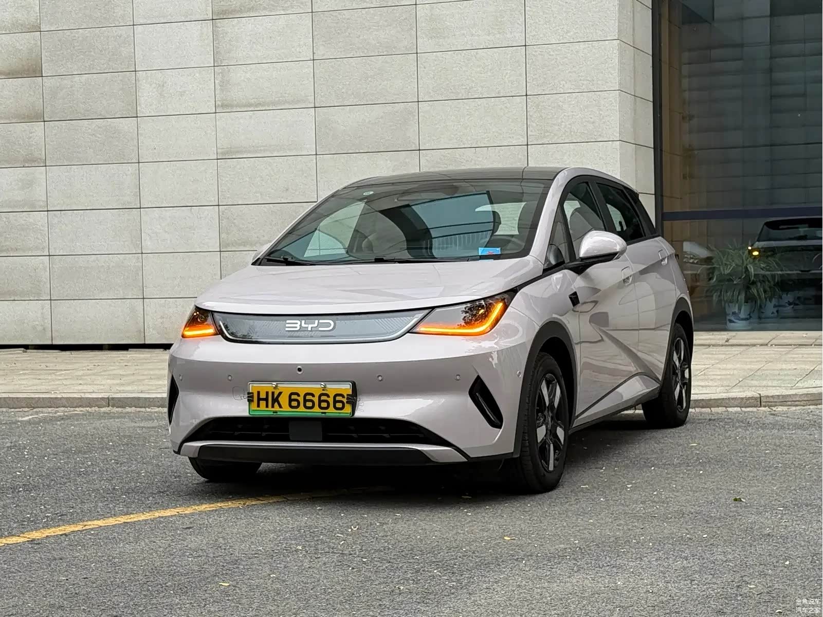 7.98 万拿下比亚迪海豚,行驶 0.75 万公里,0 次过户纯电小型车