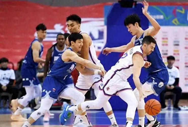 广东男篮三大消息出炉，核心主力留守，新帅人选浮出水面
