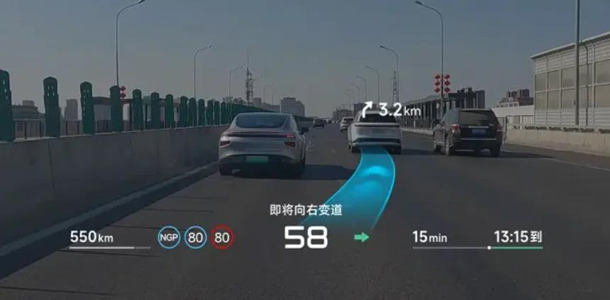 以「追光全景」AR-HUD引领未来驾驶新体验