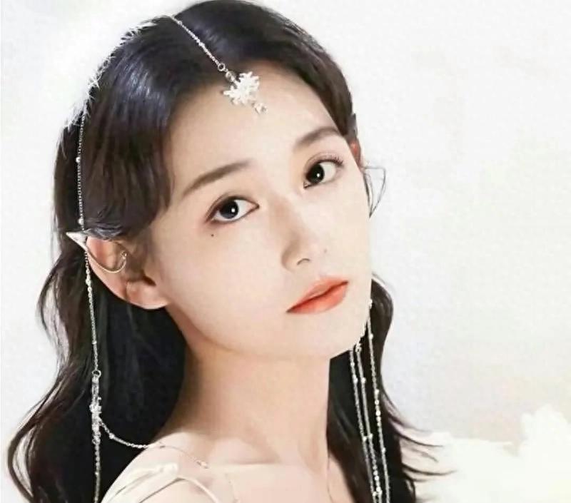 综艺导演欠债跑路，娄艺潇蒋依依多位艺人无奈直播讨薪资_新哥侃娱乐