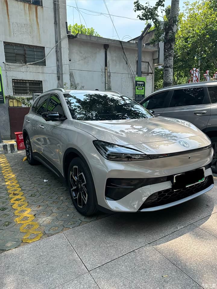 临沂首辆名爵mg4x使用感受:在十万级这个价位里属于天花板了