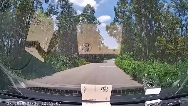 视频车是个狠人，穷追不舍