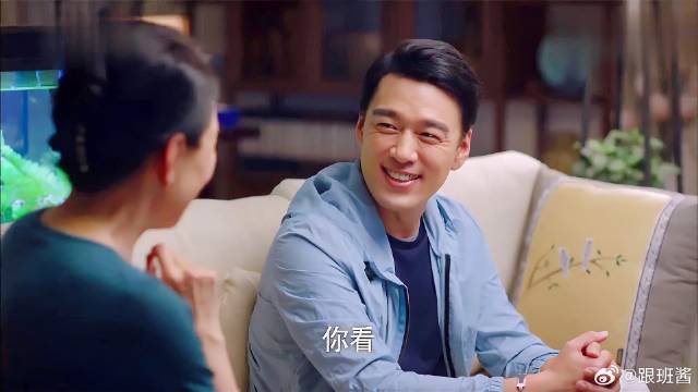 贺妈对叶鹿鸣越看越满意，还留下他的联系方式