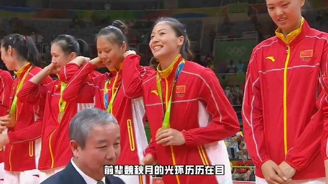 她被郎平选入国家队，却从未当过主力，如今默默宣布退役 ｜姚迪 ｜中国女排