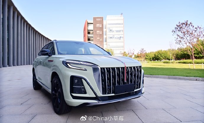 高端燃油车选宝马3系还是红旗HS6？操控与豪华怎么权衡？