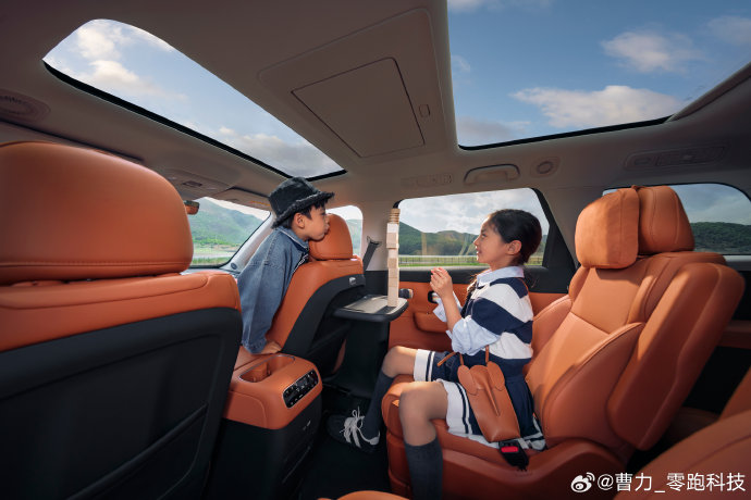 零跑C16作为六座SUV，和普通轿车推荐相比家用优势在哪？
