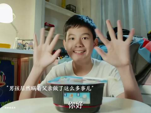 小宇出国居然瞒着父亲打黑工，最终把父亲气倒了