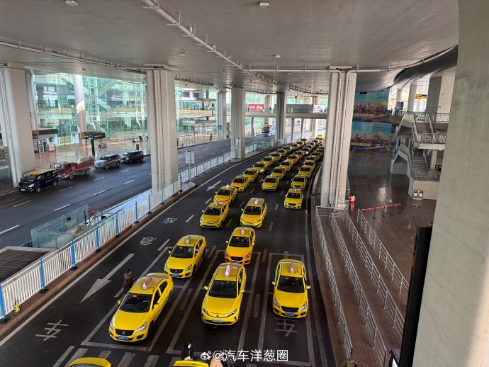 重庆黄色法拉利“起飞”真相：7天飙到拉萨硬核截停滚石！