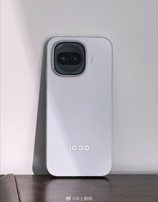 iQOO Z11 Turbo的屏幕分辨率是多少? iQOO Z11 Turbo的屏幕分辨率是多少?