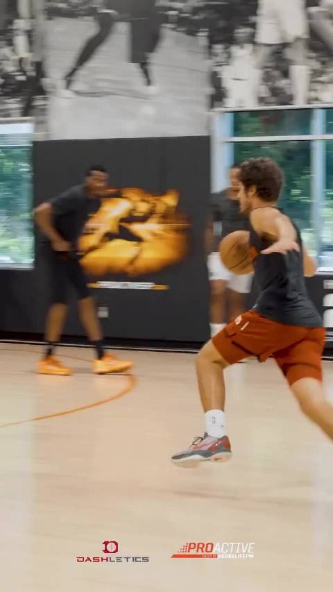 谢泼德在联合Proactive的训练营对抗赛里不断砍分