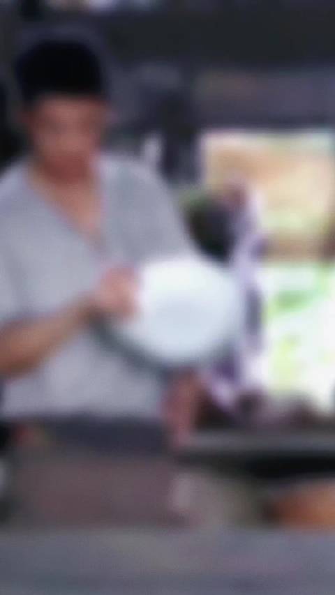 肖战用黑色幽默化解战争压抑，温柔眼神演绎家庭眷恋