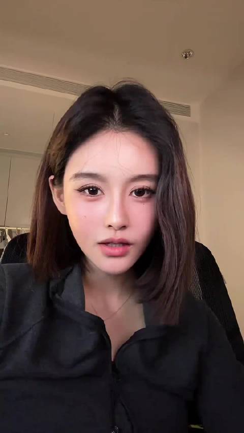 见过就忘不掉了 还想见刘亦菲想偶遇迪丽热巴 可惜没拍到照片