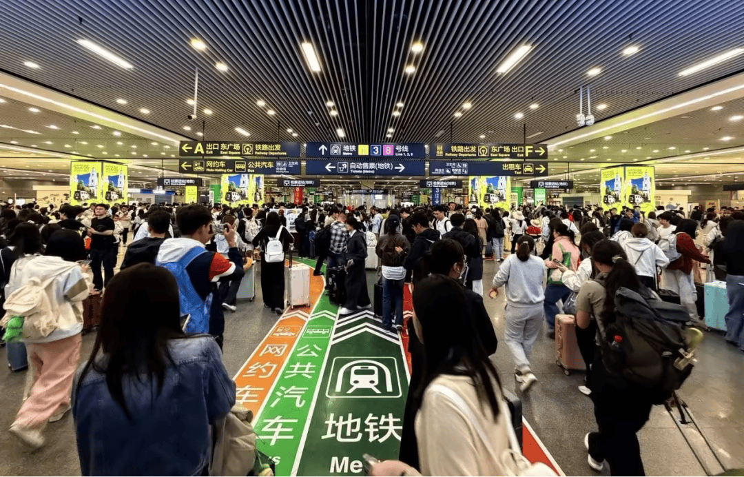 这个“五一”的青岛地铁可以给到“夯” 这个“五一”的青岛地铁可以给到“夯”