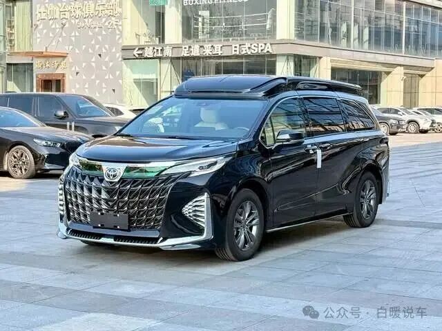 高顶四驱赛那：家用商务双优解，空间与驾控的全能MPV