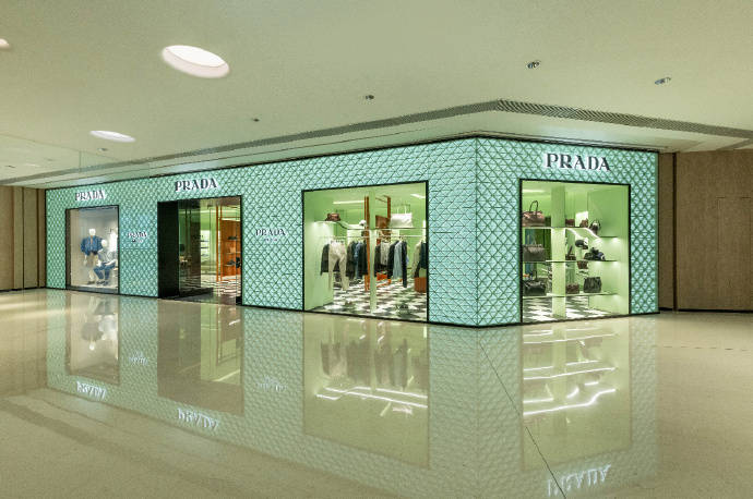 PRADA双线代言人杨幂亮相深圳湾万象城新店 PRADA双线代言人杨幂亮相深圳湾万象城新店
