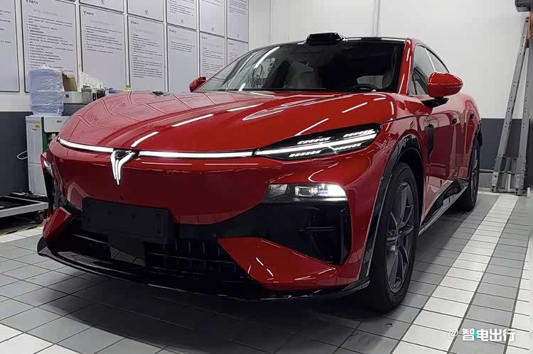 杨洋代言！岚图追光S顶配预售30.99万，4激光雷达还看YU7？