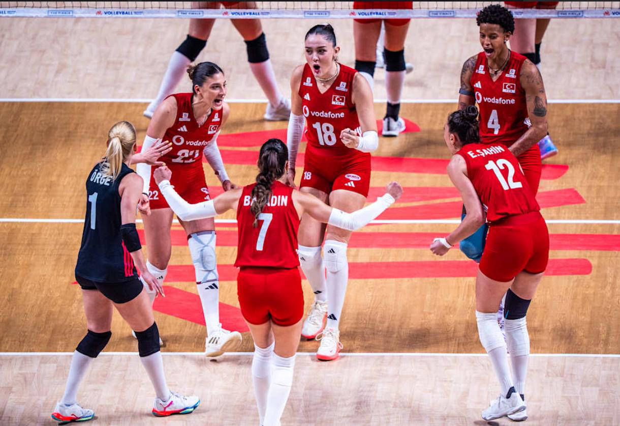 未能一黑到底！中国女排0-3不敌土耳其无缘决赛