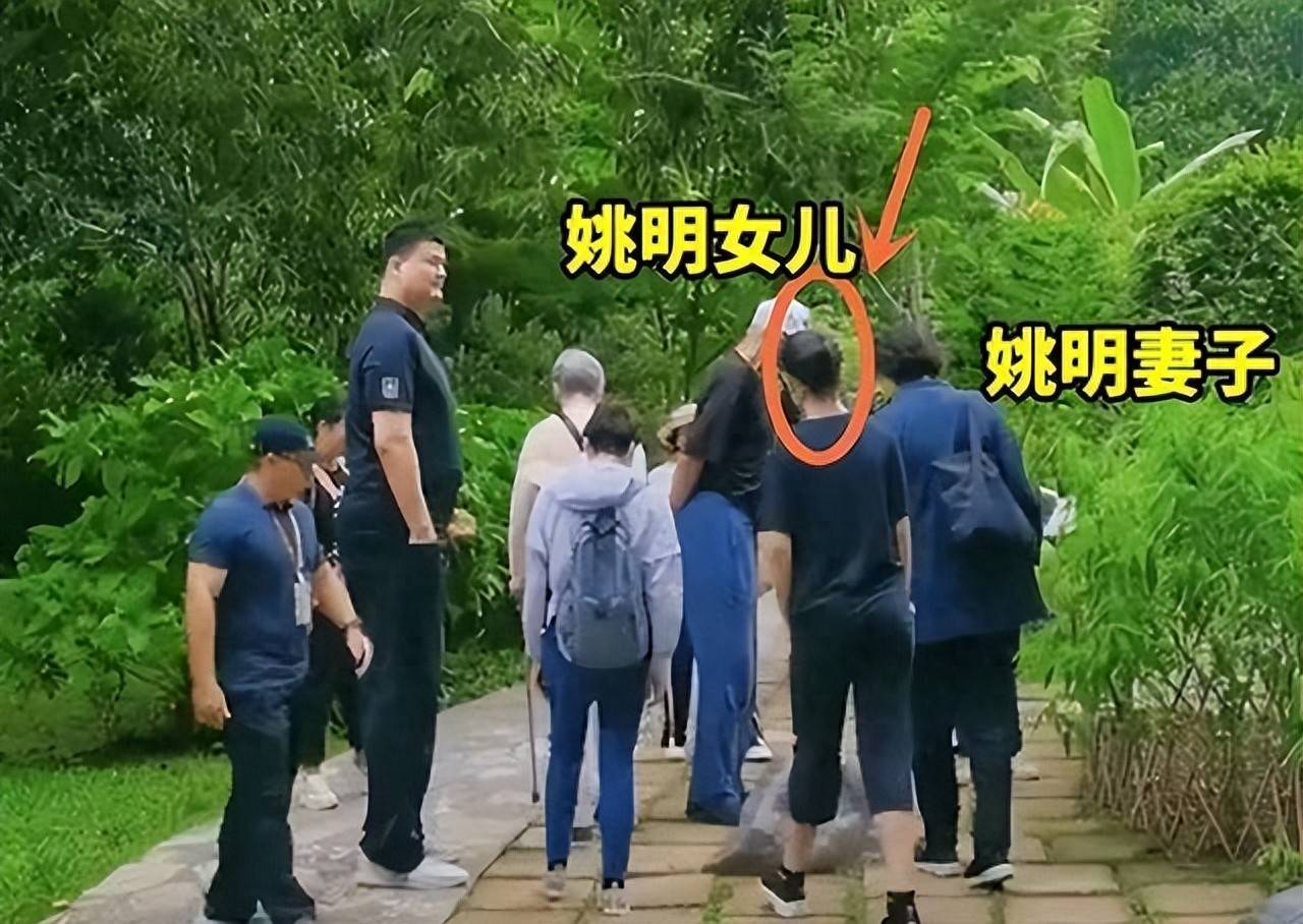 姚明女儿身高已超妻子叶莉，200斤体重穿着朴素，身高有望达2米15