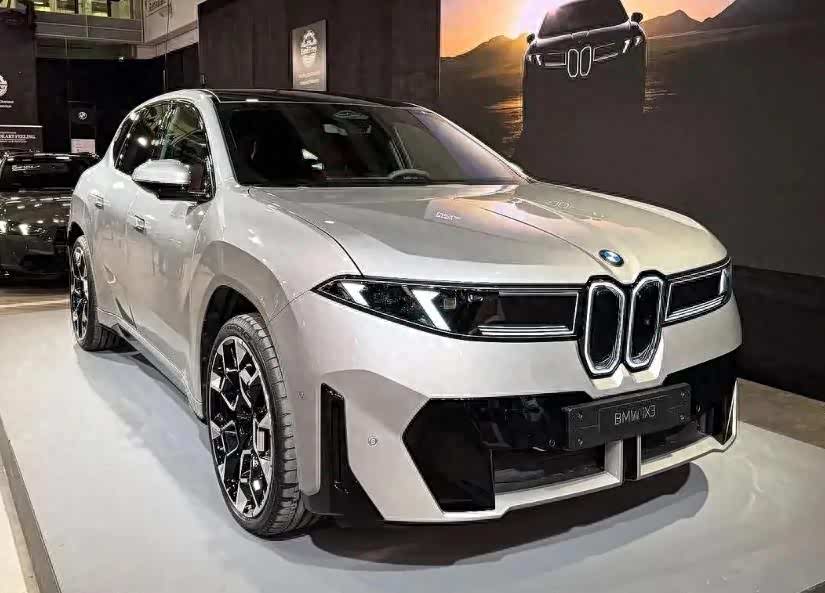 40-50万豪华纯电SUV!26宝马iX3量产,4.9s破百10分充427 40-50万豪华纯电SUV!26宝马iX3量产,4.9s破百10分充427