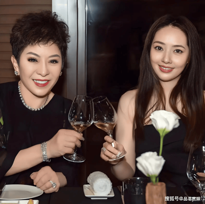 郭碧婷：早餐店老板的女儿嫁进豪门，向太拆散过向佐七段恋情，为何唯独对她点了头 ？
