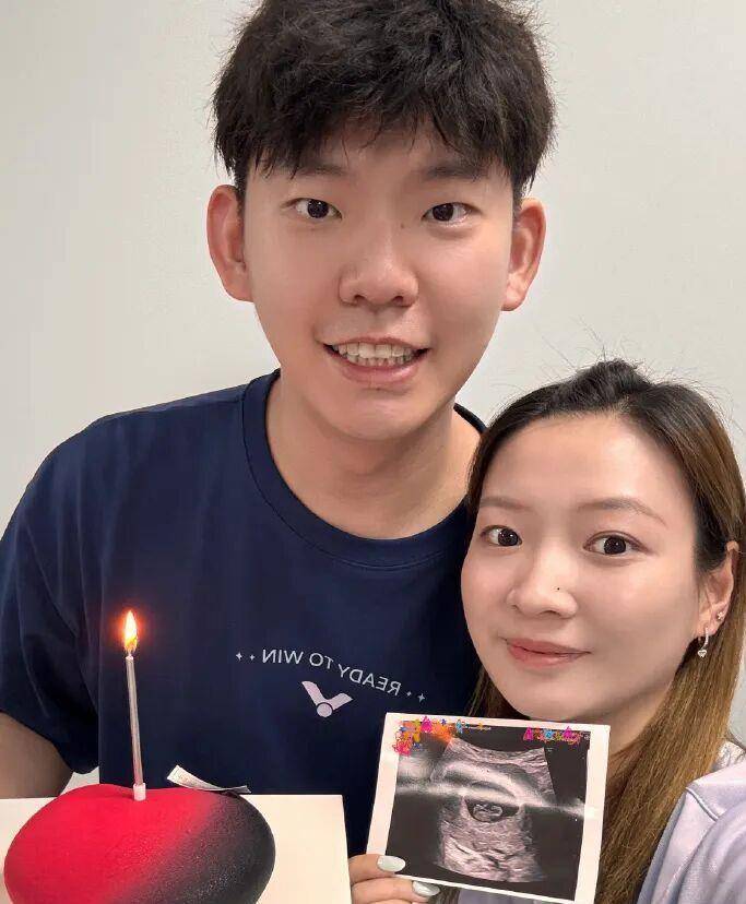 26日：国羽女神秘密曝光！黄雅琼官宣怀孕，刘雨辰生日当天送惊喜