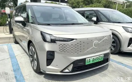 2025款沃尔沃em90深度试驾体验
