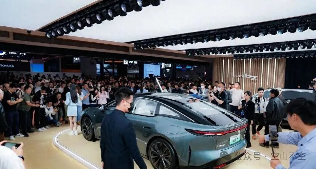 纯电版“凯美瑞”实车到店！配备激光雷达+鸿蒙座舱，续航超700Km