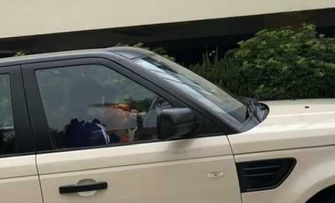 张柏芝带小儿子外出购物，三胎儿子活泼好动，好可爱