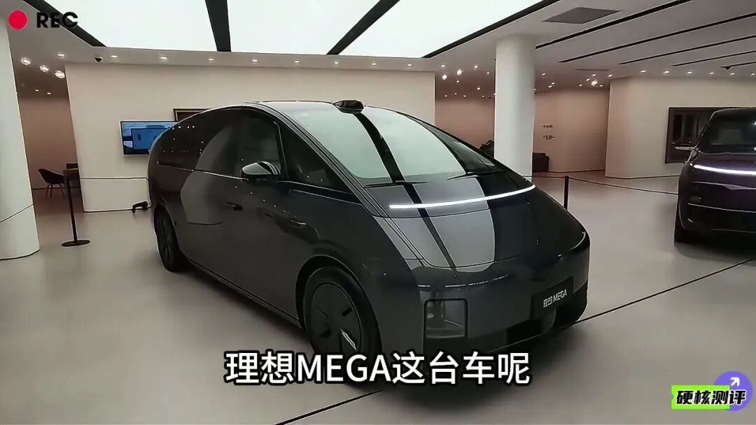 开惯了问界M9，再开朋友的理想MEGA，实测差距一目了然!_爱车实拍馆