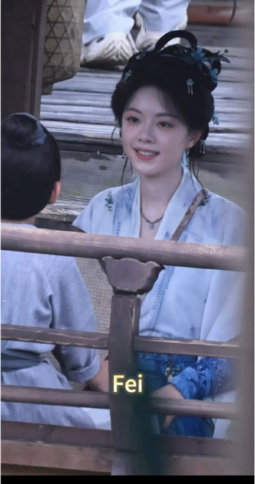 赵今麦在《一念江南》片场为什么会热出假笑？