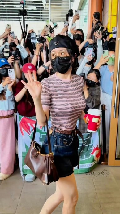 杨幂杀青即辣妹！甜酷风造型引爆全网求链接