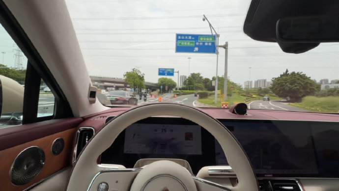 问界M9的隔音舒适性能在不同路况下的试驾体验如何？