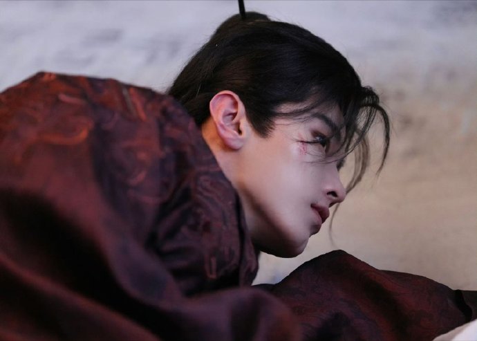 何与在《百花杀》中的演技有哪些突破？