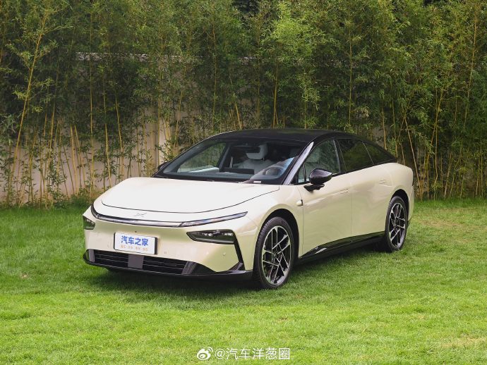 比亚迪汉EV和小鹏P7i对比，30-40万通勤车选哪个更划算？