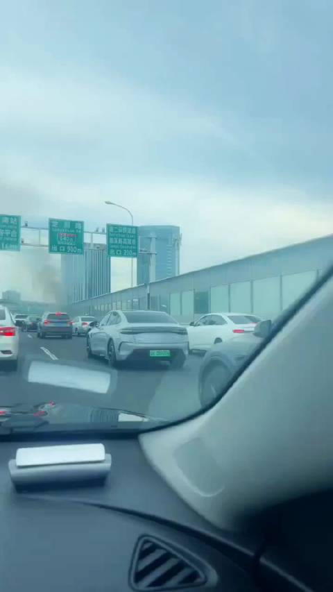 哪吒声称倒闭，法务部门已无