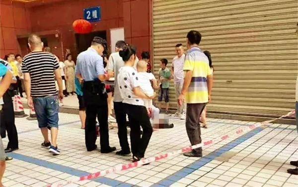 四川通江:25楼掉下铁榔头 7岁小女孩被砸成重伤
