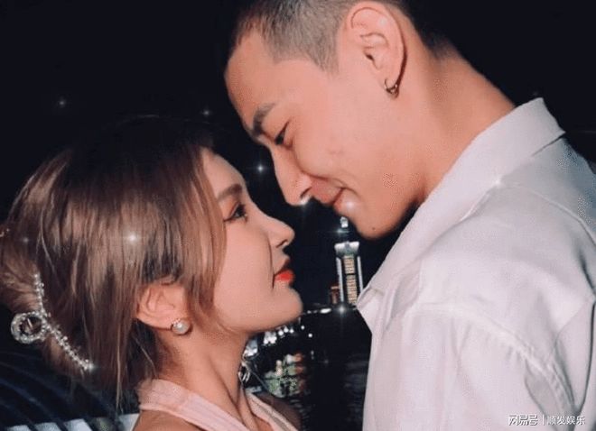 何婧婧官宣和新腾在一起了，主动向对方表白，网红恋情这么轰动？