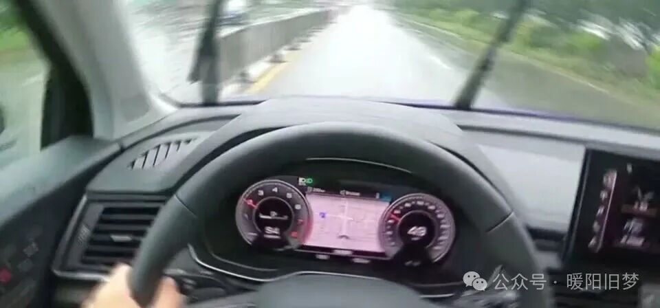 26万预算,Model Y和奥迪Q5L怎么选?我跑了500公里,答案很直接