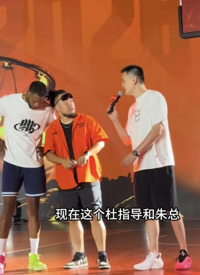 杨鸣现场追问威姆斯，聊起杜锋朱芳雨双双离开广东宏远