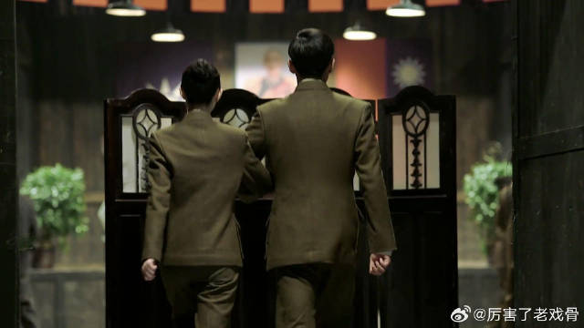 明台跟于曼丽参加舞会 下秒一操作，看出二人都是倔驴！