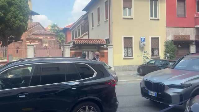 迪亚瓦拉来米兰城体检了，体检完事儿之后直接飞澳大利亚跟大部队汇合了