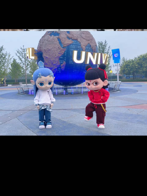 这次生日，吃到好多蛋糕，认识好多朋友，收获一万倍的开心与幸福！