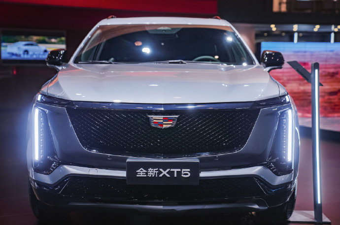 凯迪拉克XT5的蜂鸟底盘和四驱系统比宝马X3强在哪？