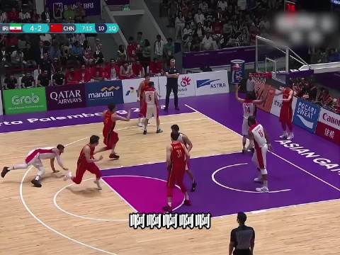 男篮外线果断出手，空心入网点燃全场气氛