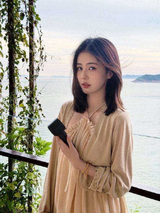 白鹿正面回应短发争议：为角色涅槃重生，承诺优化细节