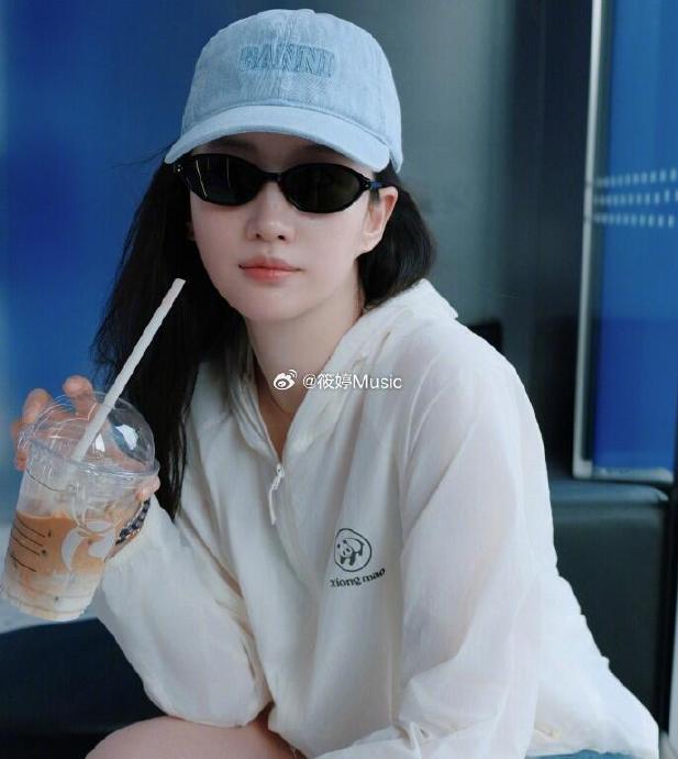 刘亦菲素颜照刷屏：原来'女大'感才是真颜值