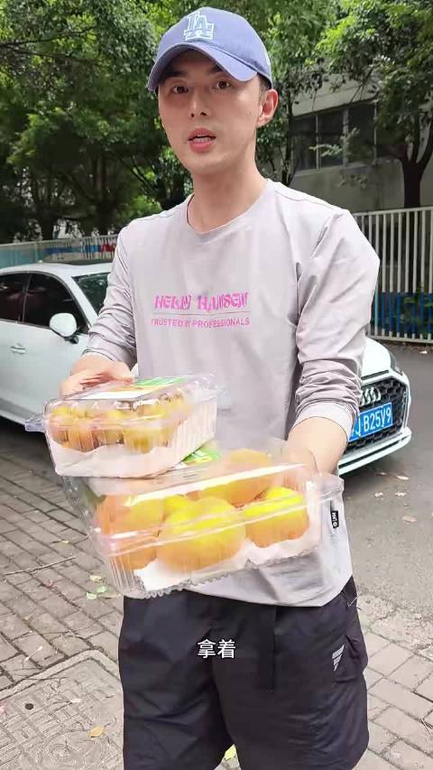 怎么又送吃的了哈哈哈哈