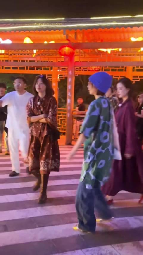 李宇春、倪妮、高叶、辛芷蕾伊犁特克斯路透