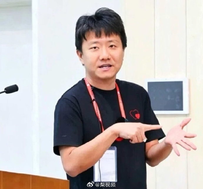 邓煜在数学领域的主要贡献有哪些？