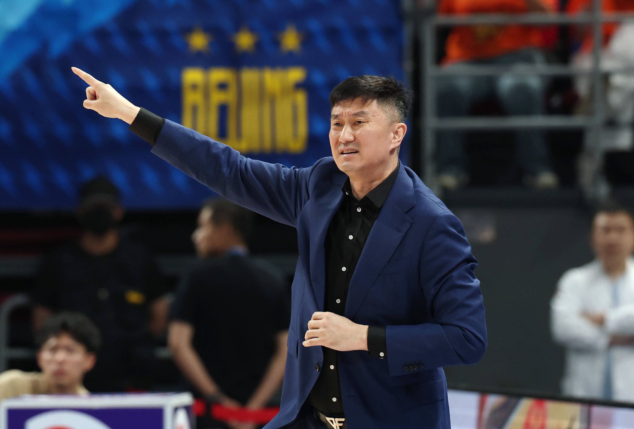 媒体人：广东连续五年成绩欠佳 朱芳雨杜锋最终担责